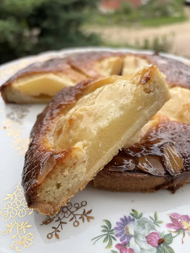 image d'une part de notre tarte aux poires amandine
